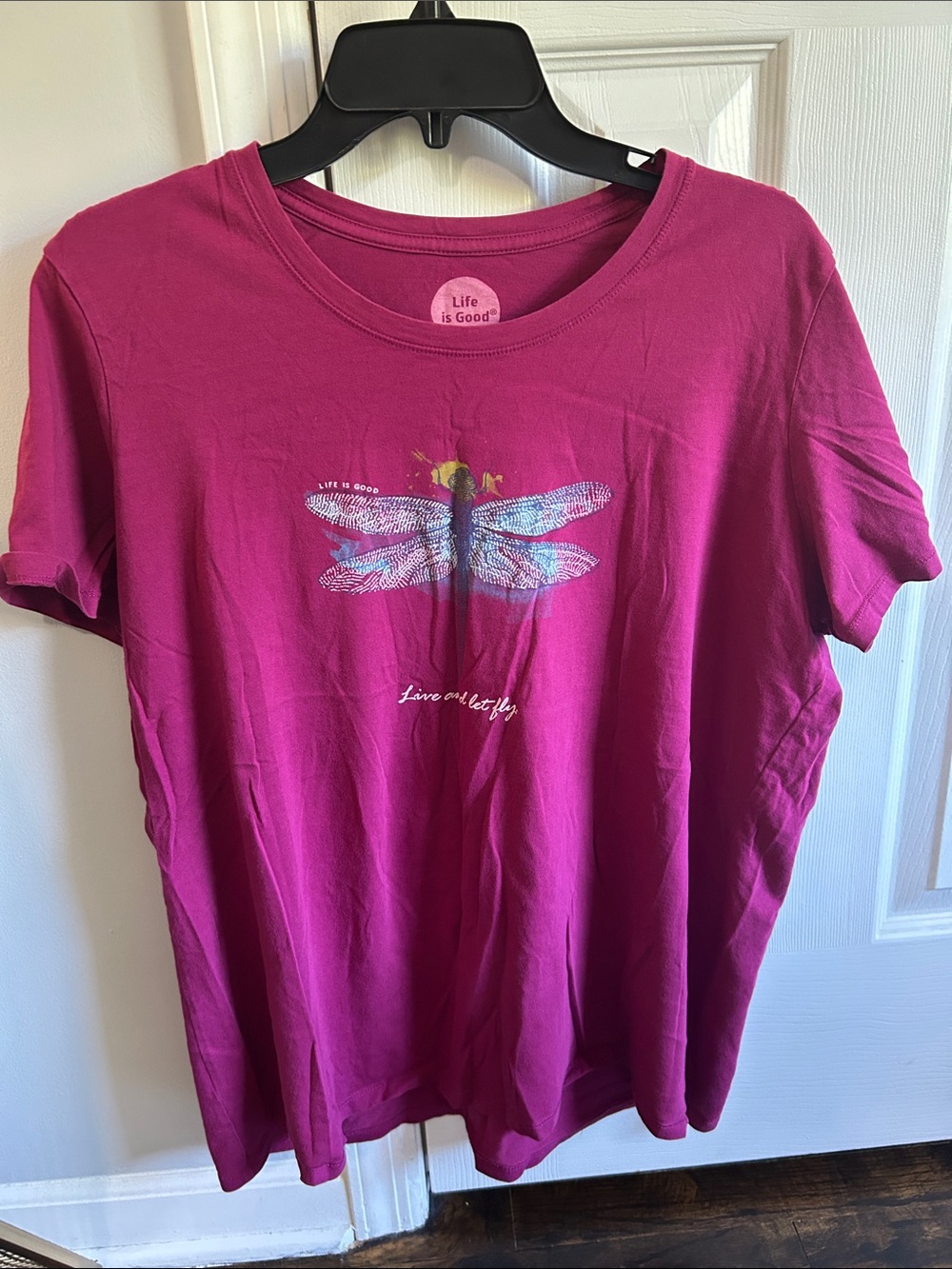 Life Is Good Women's Magenta Dragonfly Graphic Short Sleeve Tee